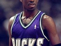 华体会-包含密尔沃基雄鹿训练开放日，今晚状态回暖引欢呼，亚冠在即，医务组通报恢复的词条