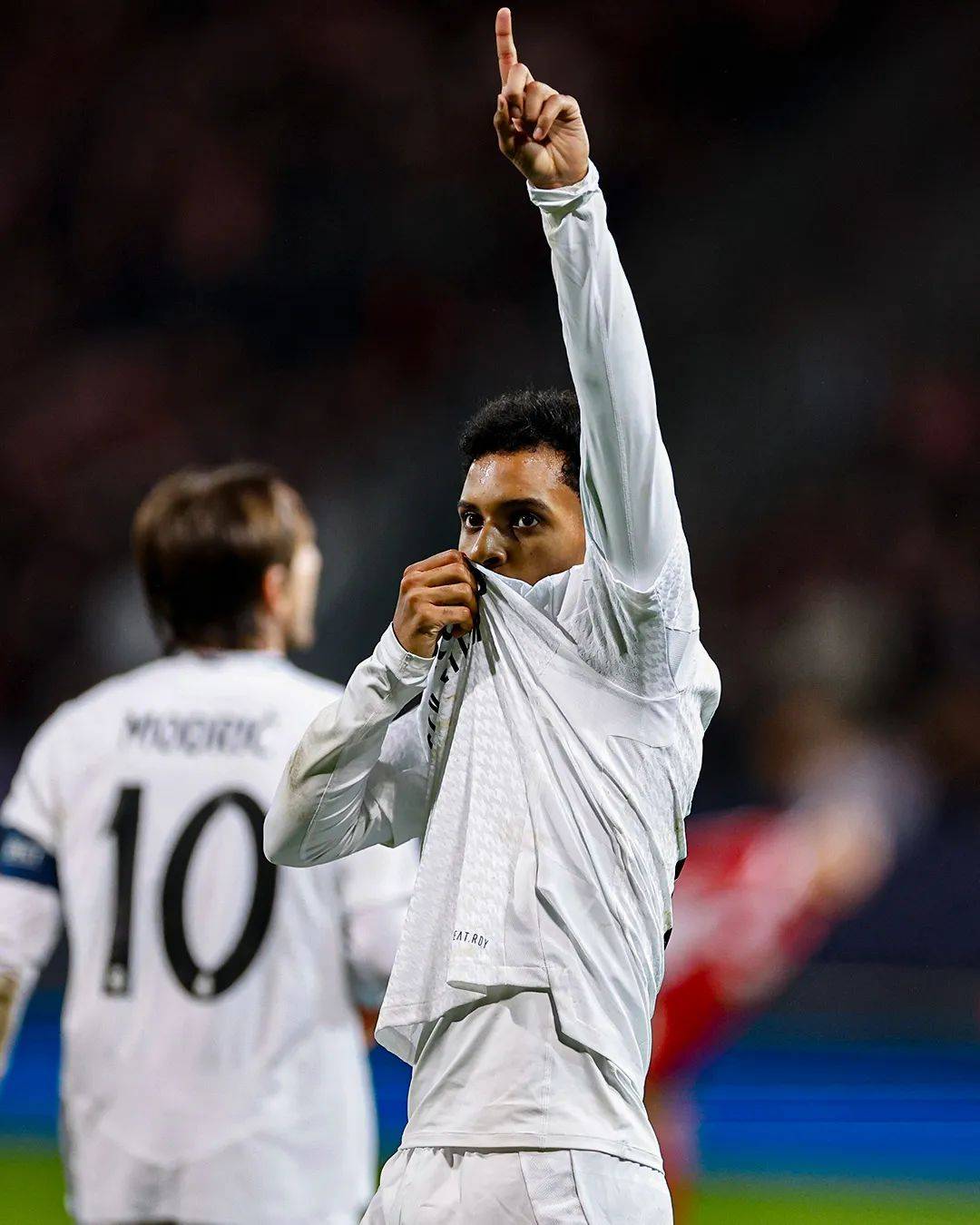 关于今夜西甲焦点战；迈阿密热火调整名单；引发热议；轮换策略成焦点的信息